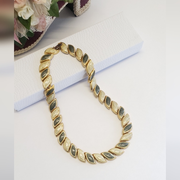 Vintage Green Swirl & Cream Swirl Gold Link Choker Necklace - Picture 4 of 9